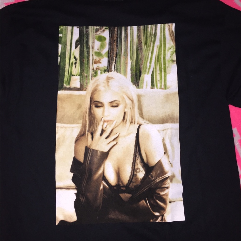 KYLIE COSMETICS LONG SLEEVE TEE